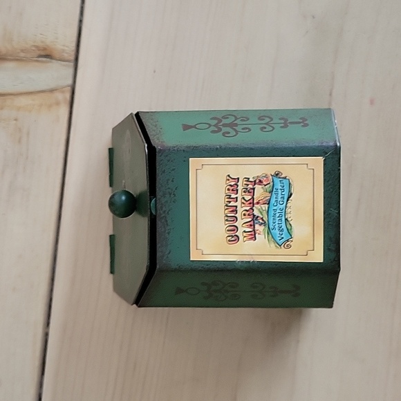 Country Market Spice Tin Candle- Vegetable Garden Scent - Picture 5 of 5